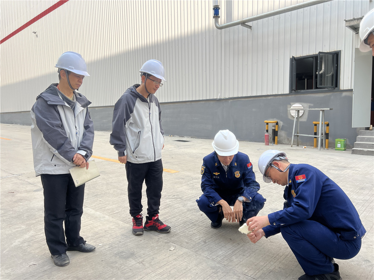 清远市消防救援支队一行到中国南部物流枢纽园区开展安全生产检查工作